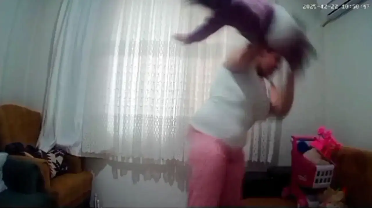 Antalya’da 1 Yaşındaki Bebeğe Annesinden Şiddet! 3